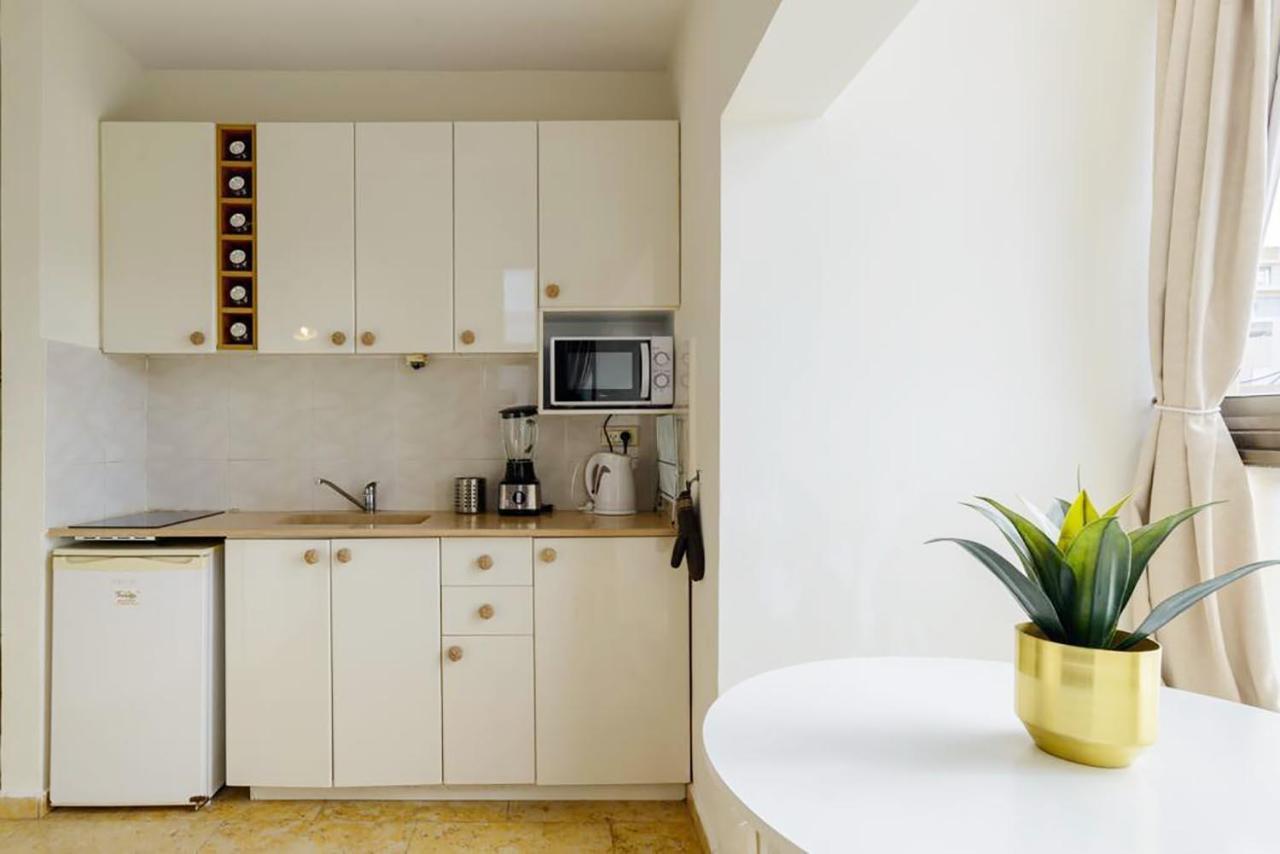 Bright And Spacious Loft By The Sea With Bomb Shelter テル・アビブ エクステリア 写真